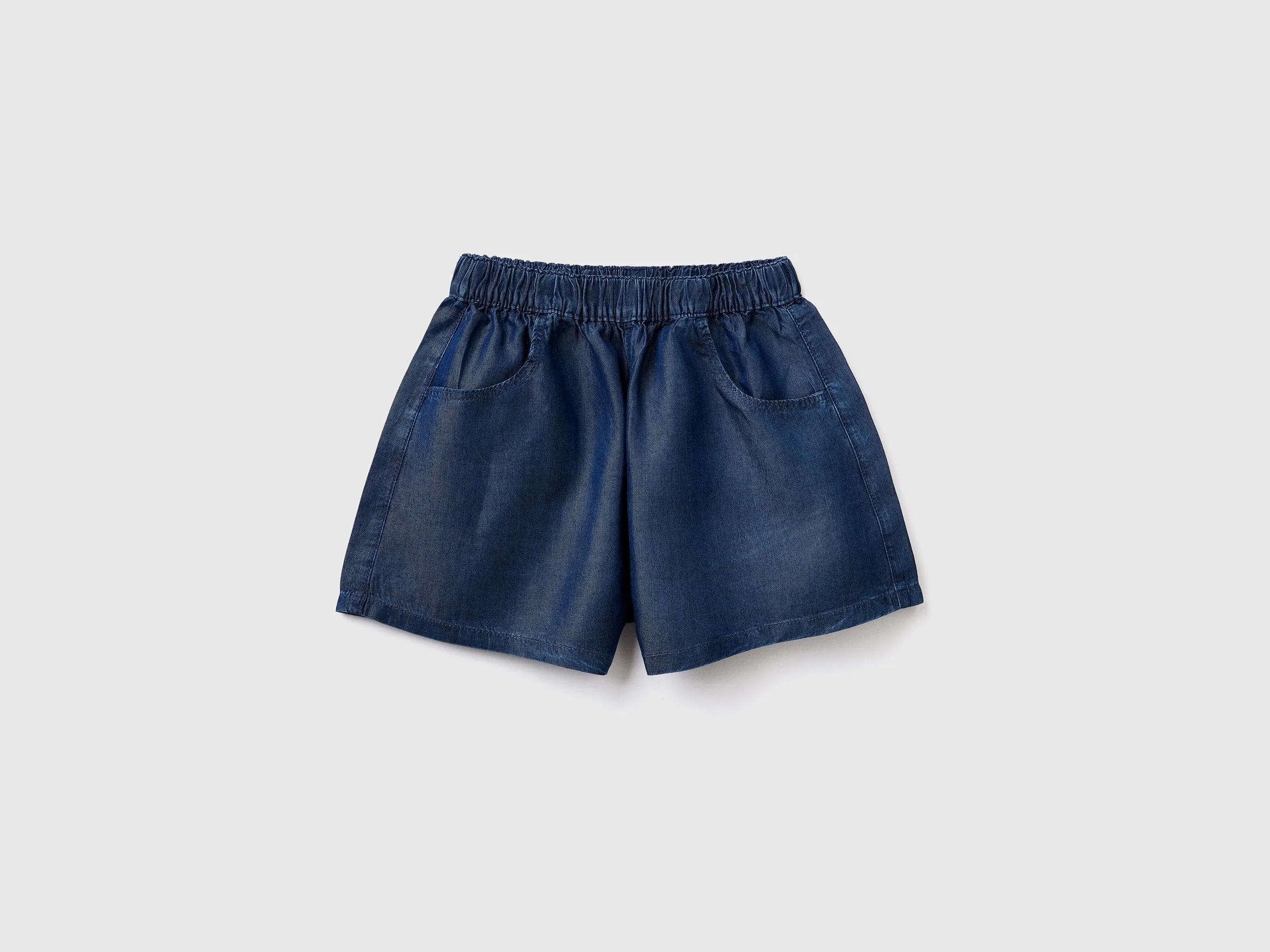 Shorts in lightweight denim