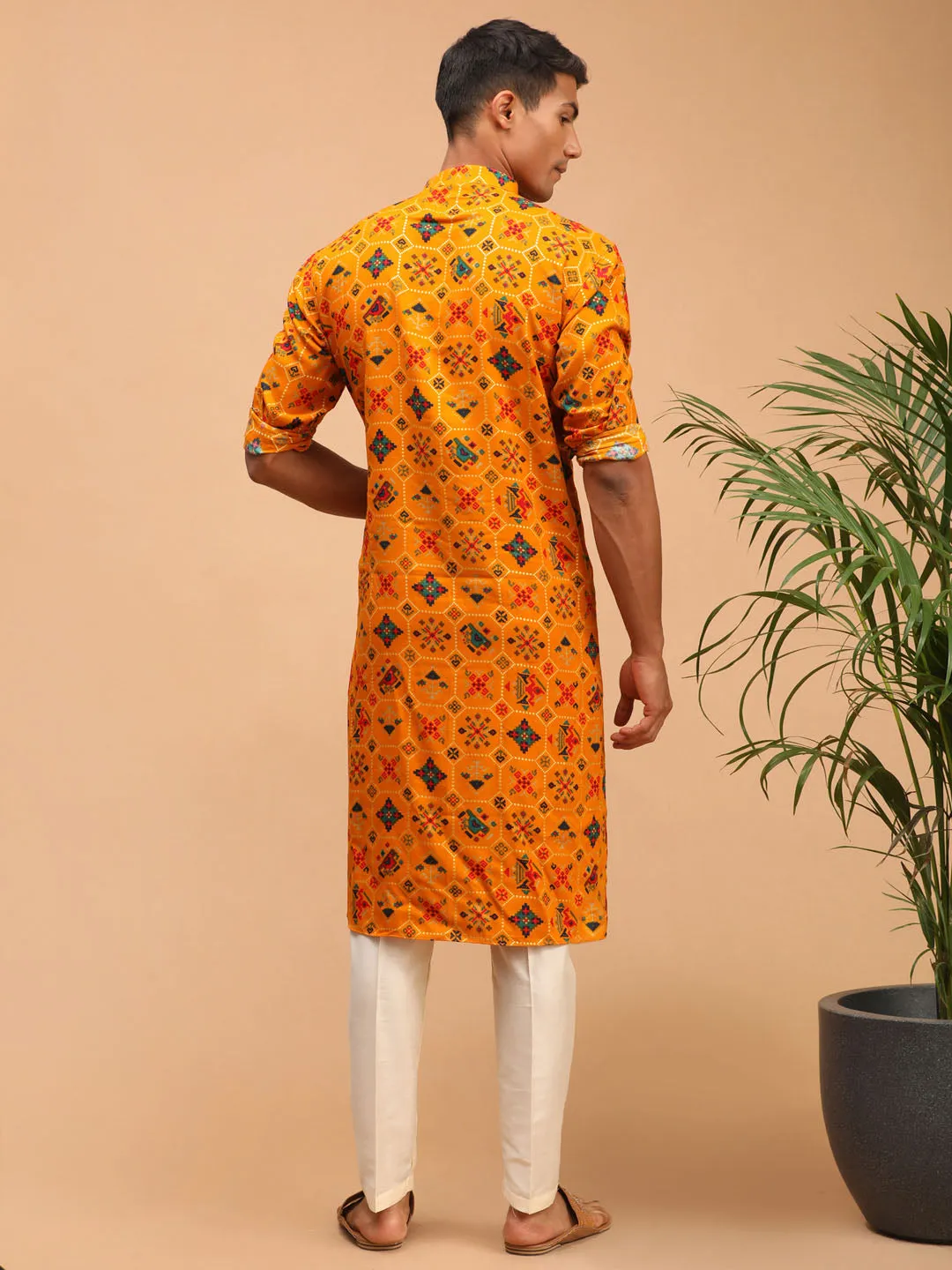 Vastramay Men's Yellow Printed Kurta Set