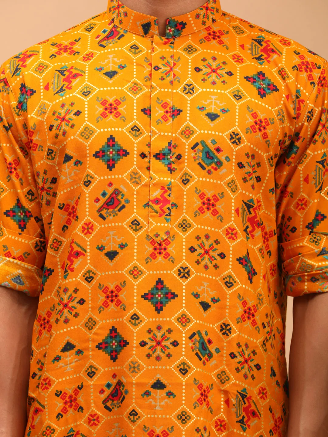 Vastramay Men's Yellow Printed Kurta Set