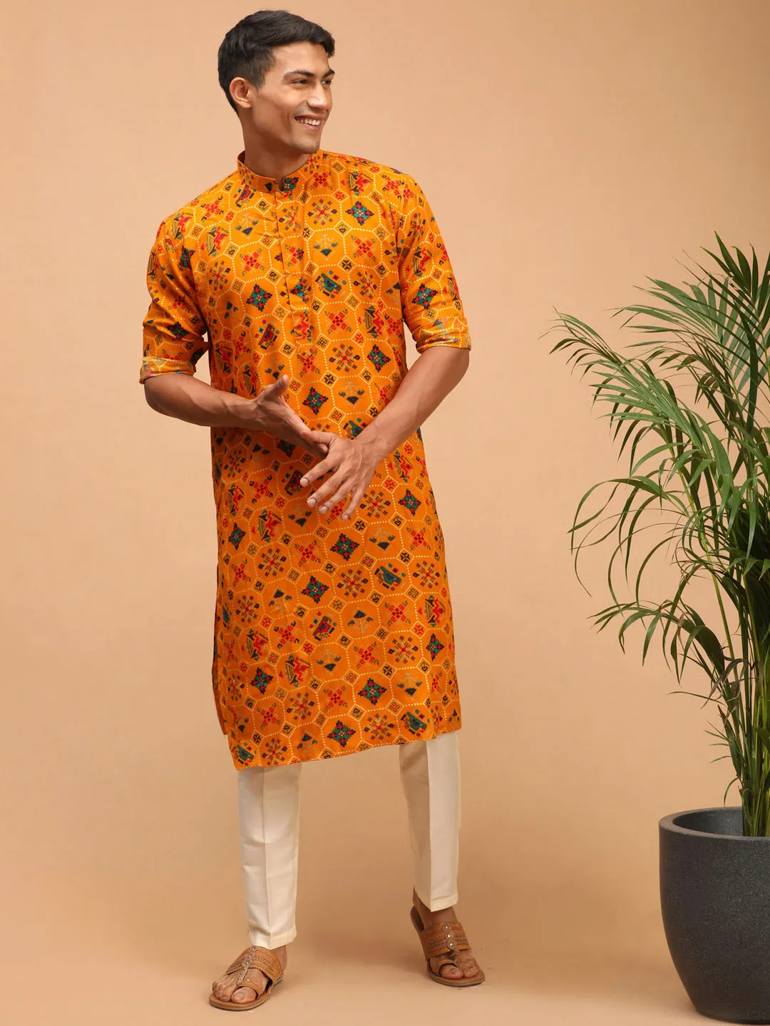 Vastramay Men's Yellow Printed Kurta Set